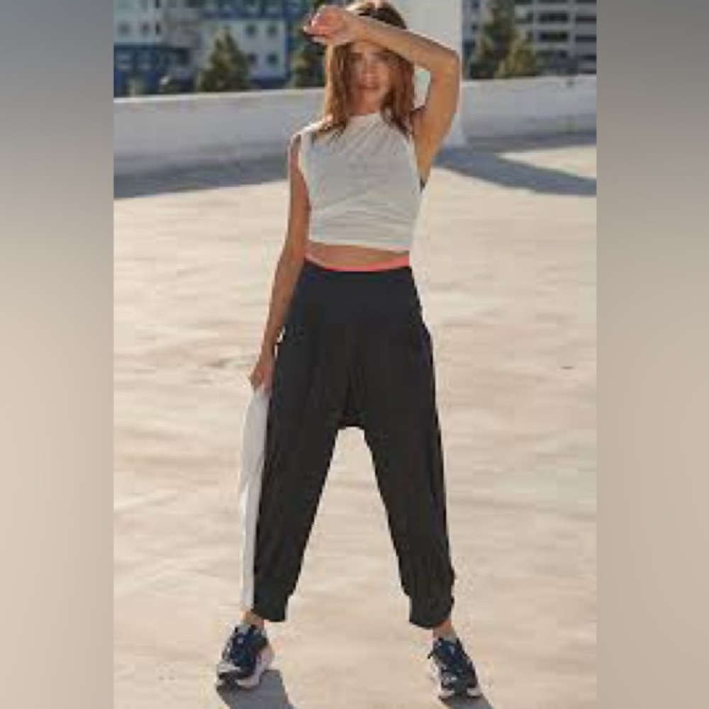 NWOT FREE PEOPLE MOVEMENT SMOCK JAM JOGGERS~BLACK | MEDIUM